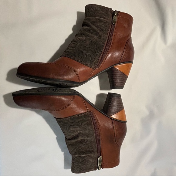 L’ARTISTE Sz 40 Heel Booties Steampunk Vibes Leather Suede Ruched Shaft Buttons - Picture 3 of 14